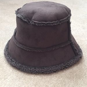 Stylish Lands’ End Bucket Hat